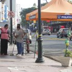 Seguimiento del ataque armado ocurrido anoche en el sector de la Bahía, donde falleció una persona y tres más quedaron heridas.