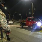 Operativos de la Policía Nacional en Guayaquil durante el último día del toque de queda en Ecuador dejaron controles vehiculares y patrullajes en zonas estratégicas.