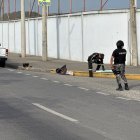 Los restos humanos fueron dejados en plena vía pública.