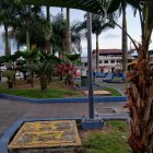 Parque central de La Unión, en Quinindé, donde la madrugada del domingo se registró el asesinato de un joven al estilo sicariato.