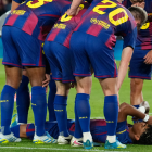 El delantero del FC Barcelona Lamine Yamal, en el momento de lesionarse durante el partido de la jornada 33 de LaLiga ante el Celta de Vigo