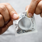 El precio de los condones sube un 30% tras la guerra en medio Oriente.