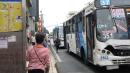 Aglomeración de buses urbanos en la calle Esmeraldas provoca leves temblores en la zona, según moradores.