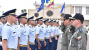 Cadetes de la FAE reciben su ala de especialidad.