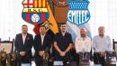 José Nogales de Barcelona, Carlos Morán, director de Deportes de la Alcaldía, Aquiles Álvarez, alcalde de Guayaquil, César Avilés de Emelec y Miguel Ángel Loor de LigaPro;