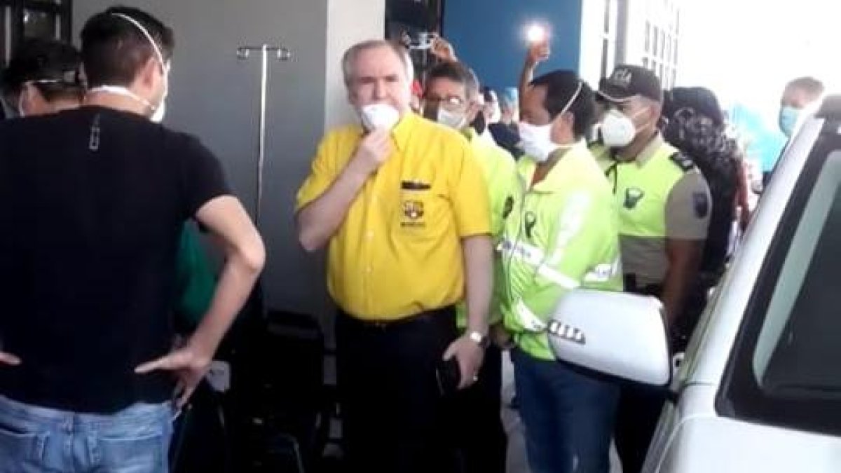 Abdalá Bucaram se encuentra en una casa de salud.