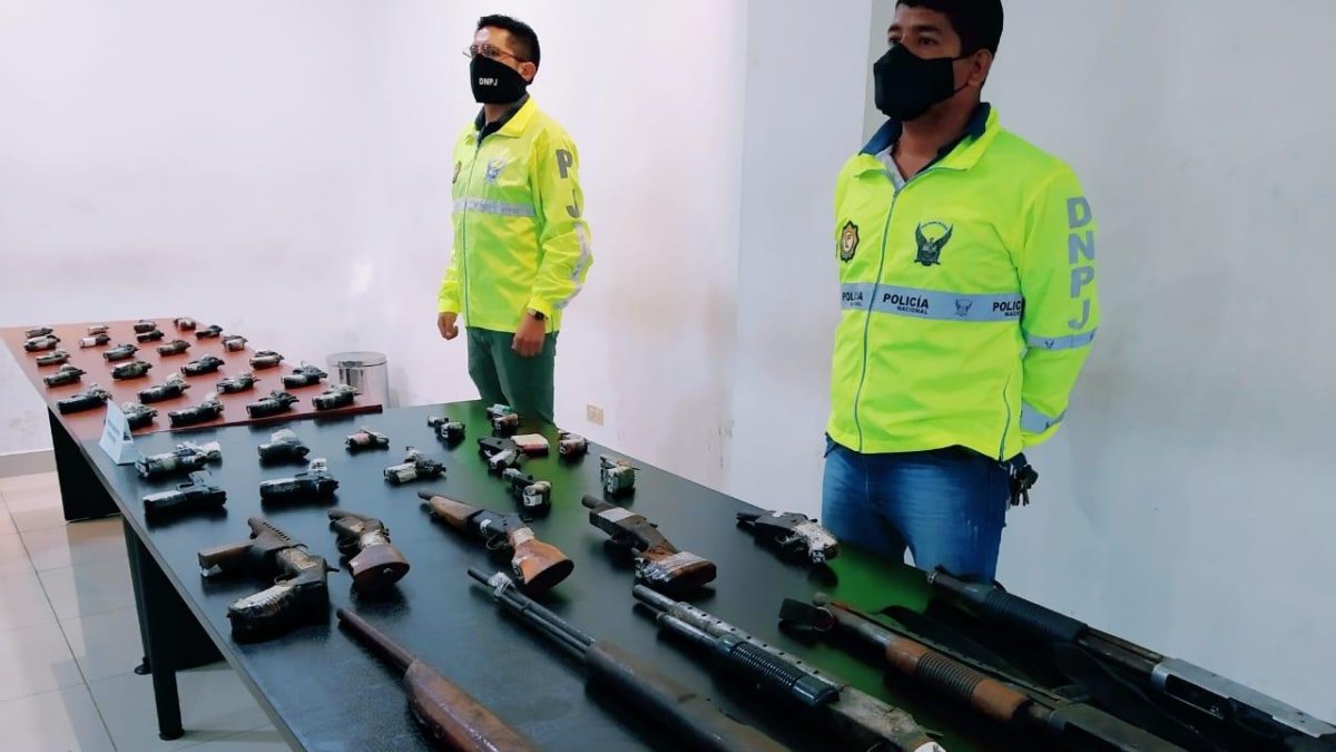 Las armas fueron presentadas la mañana de este lunes 15 de junio de 2020, en la Policía Judicial, al norte de Guayaquil.