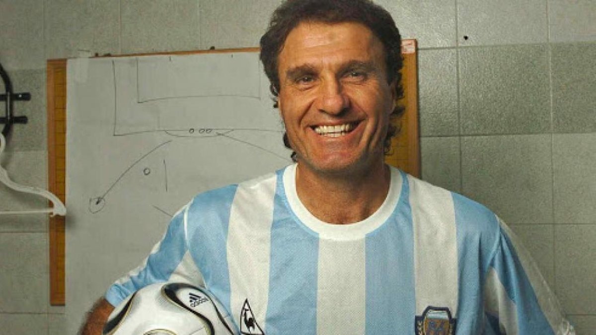 Oscar Ruggeri, es un personaje del fútbol mundial, fue campeón con Argentina en 1986. Dará una charla a los entrenadores del Barcelona.