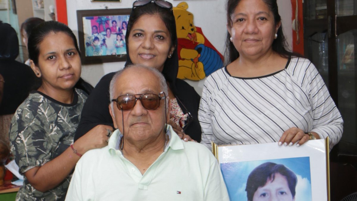 Desde que falleció, en la casa de Fanny han levantado un altar en la sala.