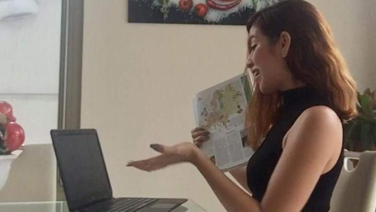 Fernanda Espinosa es la coordinadora de las redes del programa educativa y también es tutora de Sociales.