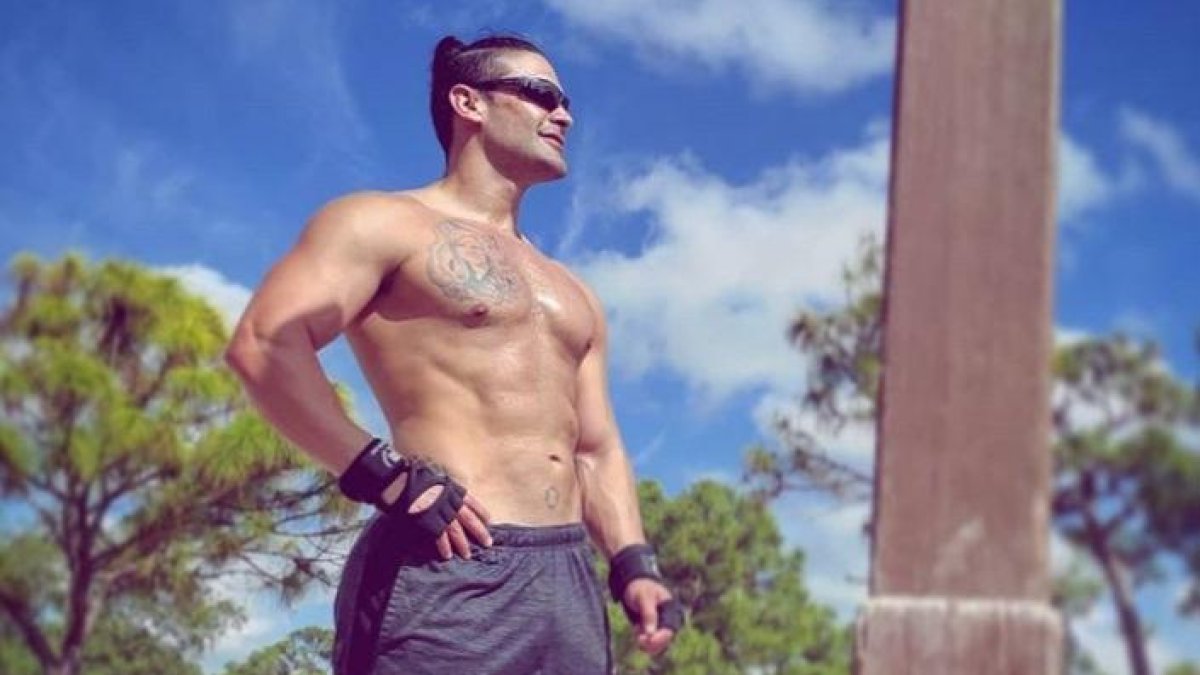 Juancho López, el quiteño que saltó a la fama en el 2007 durante su participación en el Gran Hermano del Pacífico, vivió una exposición mediática tras haber revelado su homosexualidad.