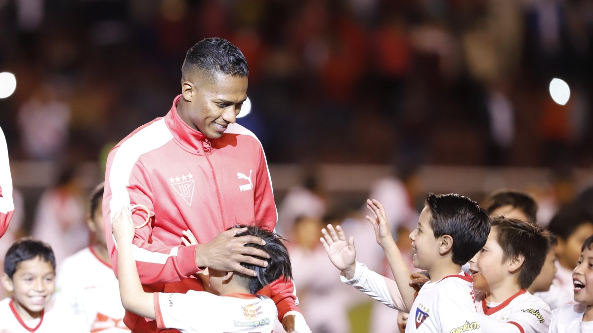 Antonio Valencia militó durante un año con Liga de Quito. Con los albos ganó la Copa Ecuador.