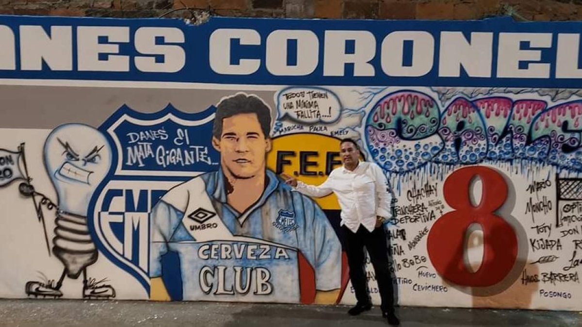 Una pared gigante pintada en honor a Dannes Coronel, lo hizo el artista plástico Walter Arce.