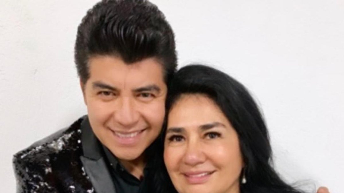 El cantante y su esposa desmienten rumores sobre el estado de salud de ella.