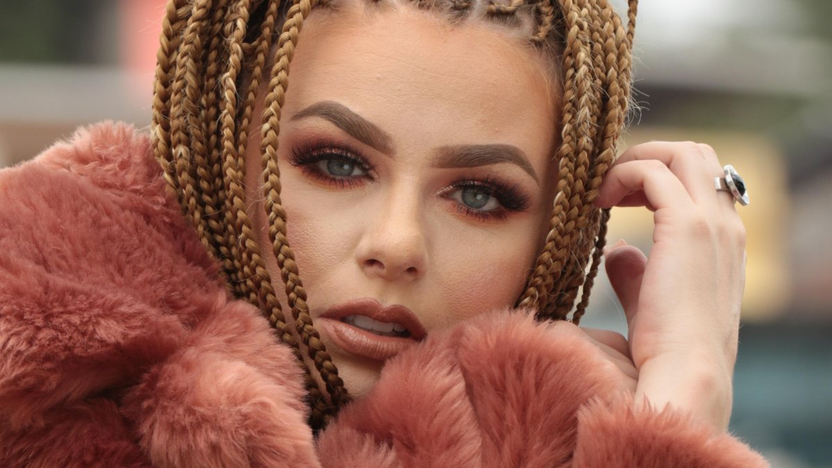 Las trenzas es uno de sus peinados favoritos.