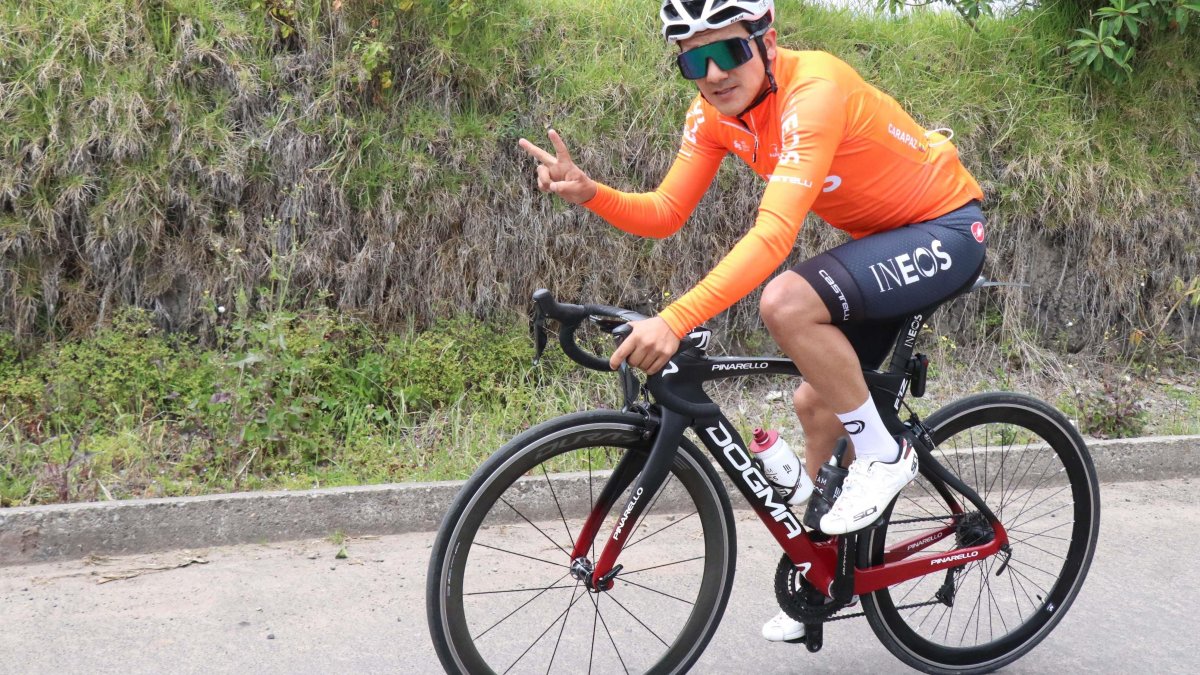 Carapaz concluyó su entrenamiento en el país y el 15 de julio viajará hacia España para la fase competitiva de cara al Giro de Italia.