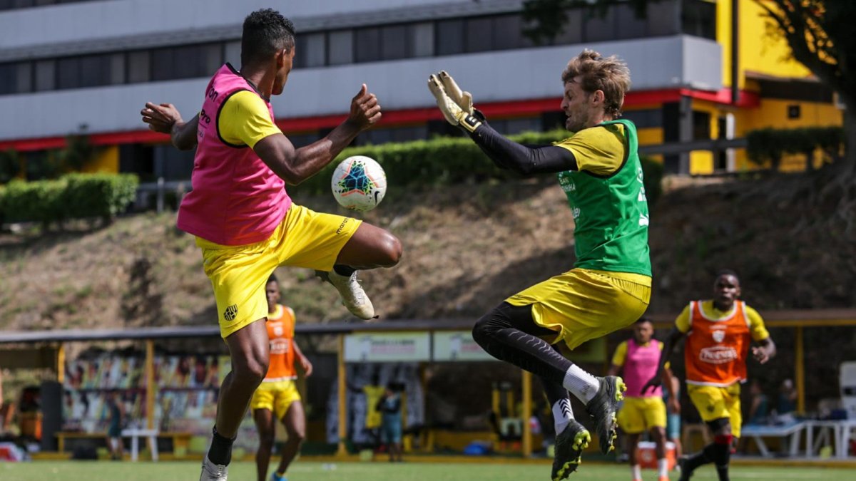 Los jugadores del cuadro canario saltarán este miércoles a la cancha para volver a jugar.