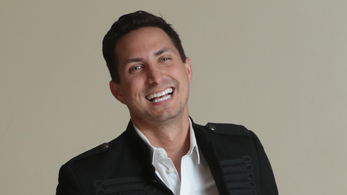 El animador Eduardo Andrade guarda las pruebas del supuesto hostigamiento desde hace varios años.