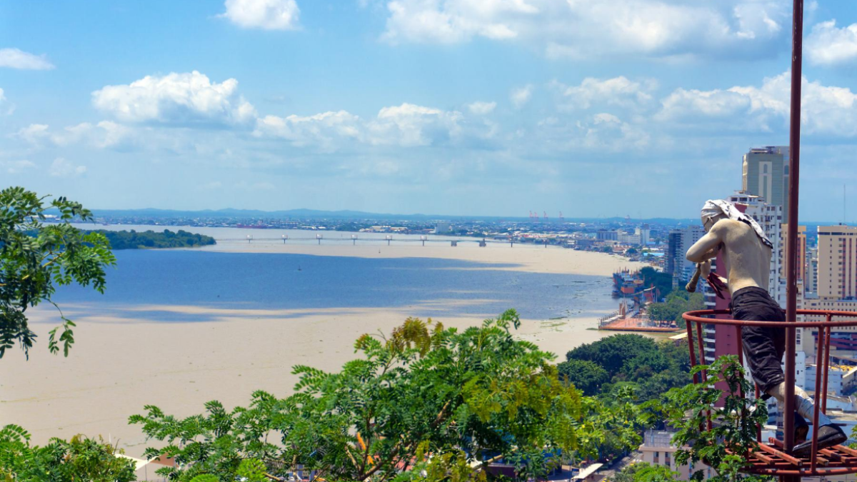 Vista de la Perla del Pacífico desde Las Peñas.