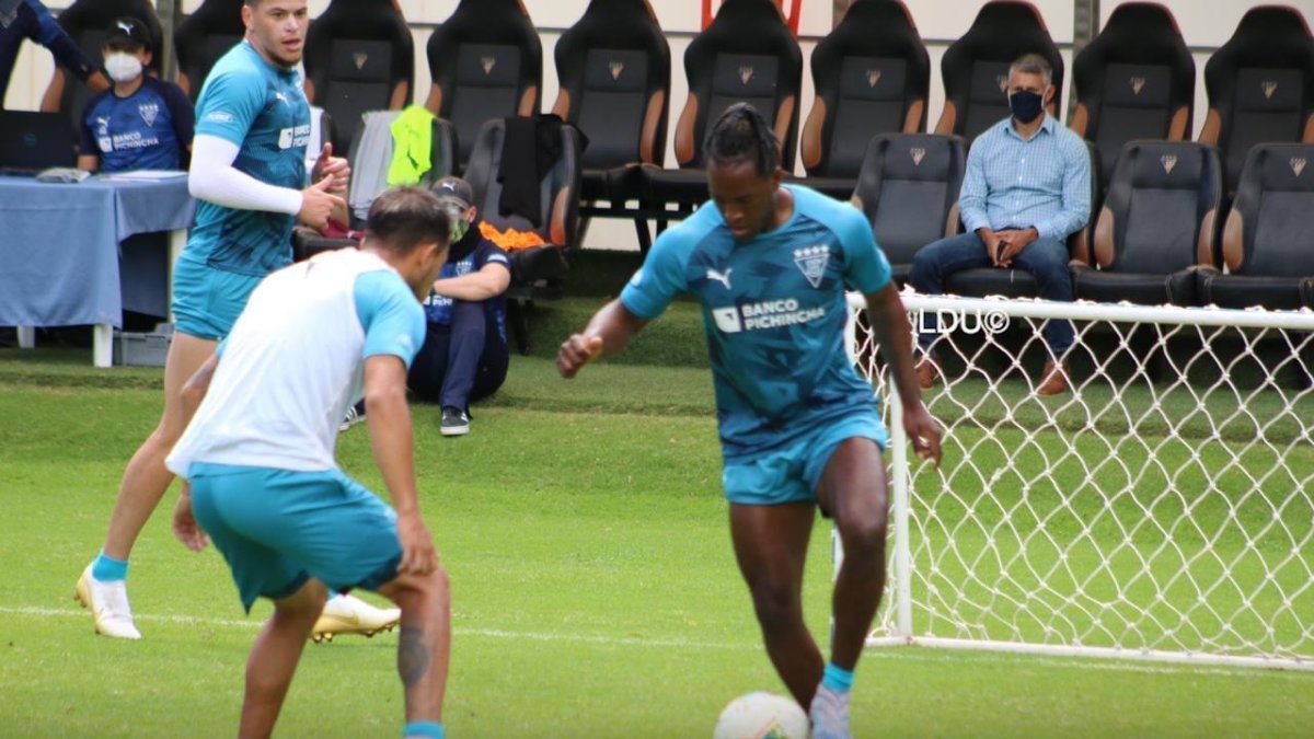 Los albos entrenaron con normalidad durante la semana esperando los juegos amistosos.