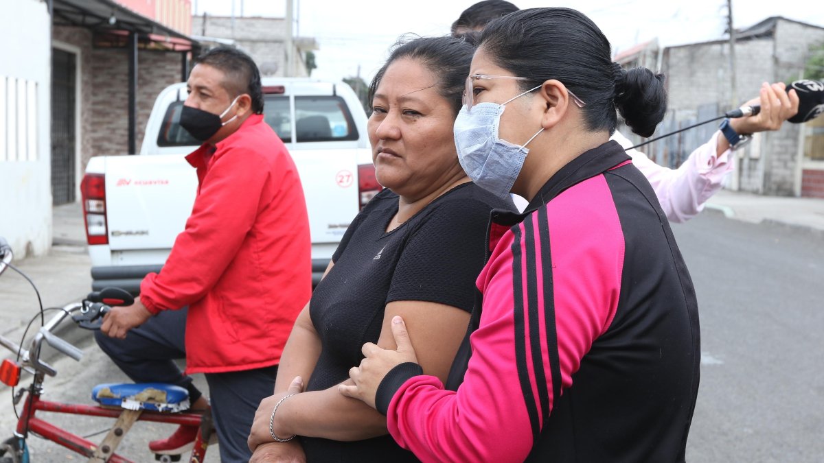 Familiares del afectado piden a las autoridades investigar qué ocurrió la noche en que su hermano fue herido.