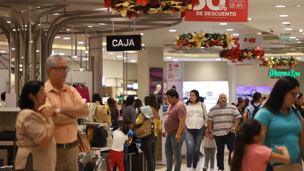 Desde el 24 de noviembre, las personas visitaron varios centros comerciales para conseguir productos con descuentos ‘pepa’.