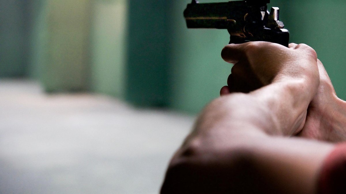 Referencial. El hombre apuñaló en el cuello a su ex y disparó en la cabeza a sus otras tres víctimas.