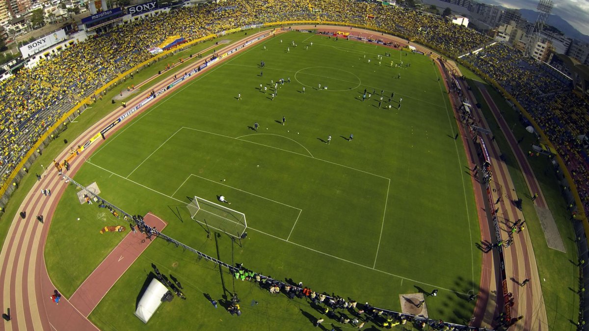 Los estadios de Quito, como el Olímpico Atahualpa, están ubicados a 2.800 metros sobre el nivel del mar.