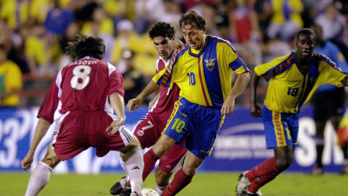 Álex Aguinaga criticó el contenido de la novela ecuatoriana 'Sí se puede'.