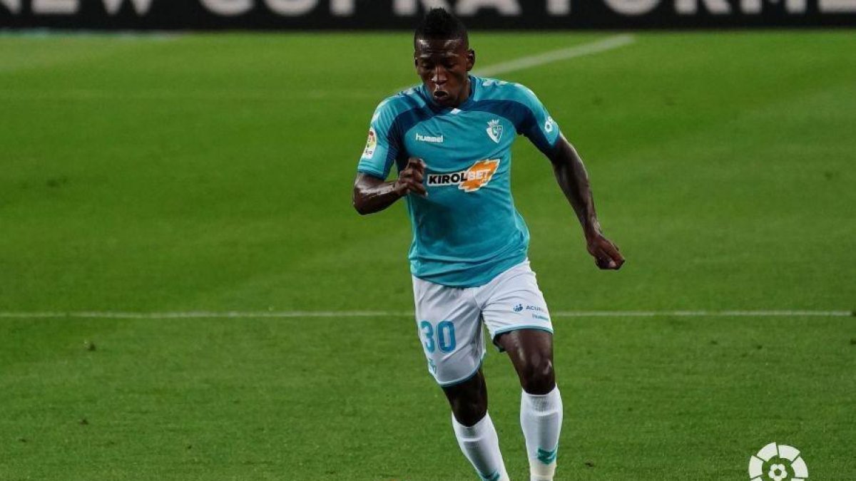 El jugador ecuatoriano Pervis Estupiñán estaría siendo buscado por el Chelsea de Inglaterra.