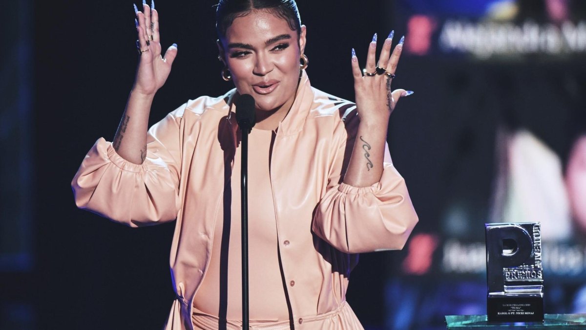 Karol G durante la entrega de los Premios Juventud.