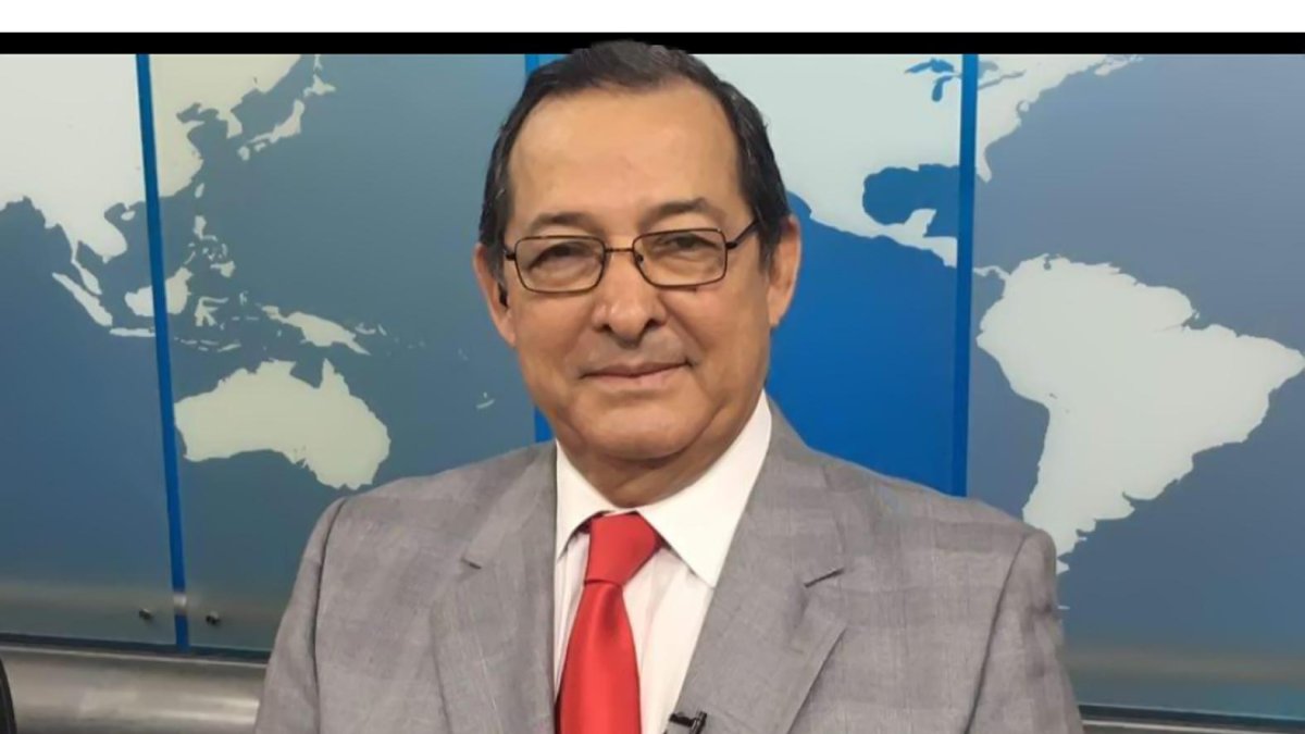Hugo Gavilánez, presentador de noticias del canal RTS.