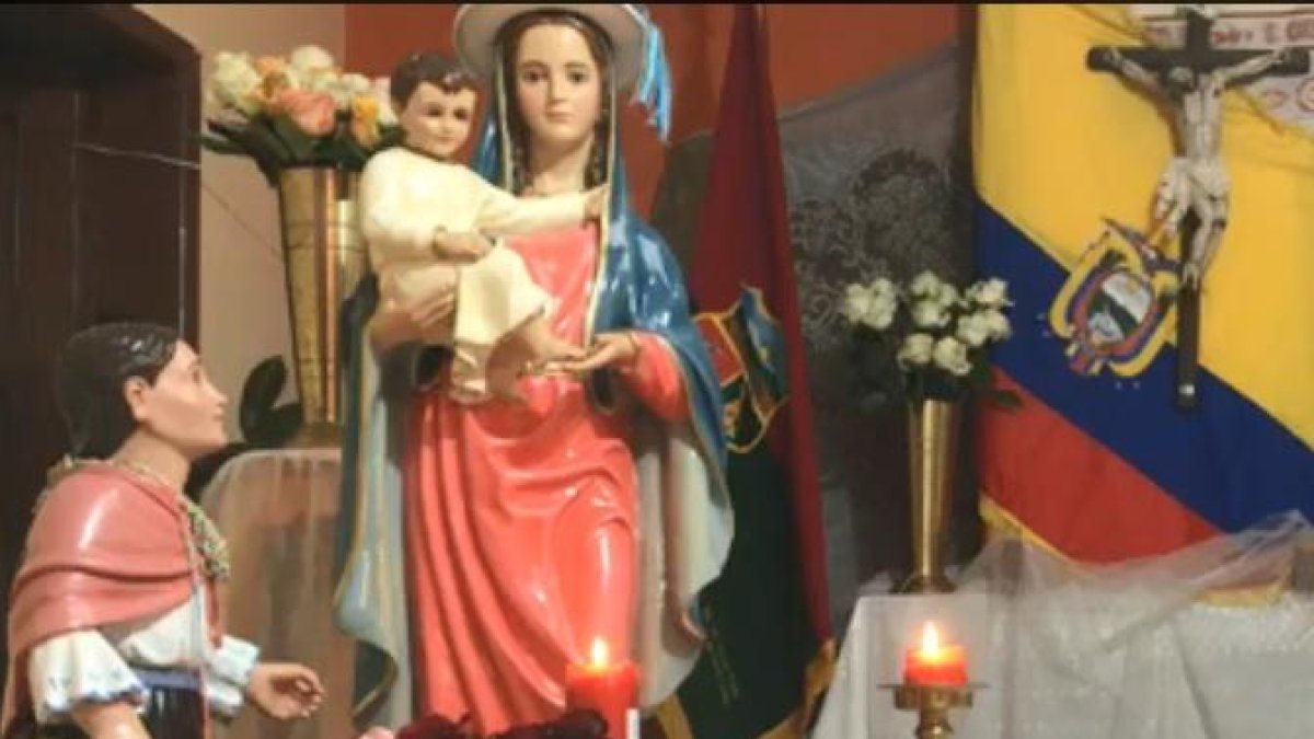 La escultura principal del templo recrea el suceso de hace más de tres silgos.