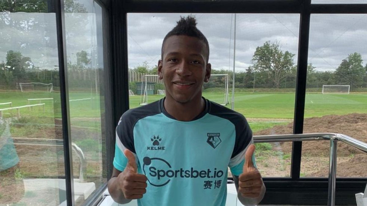 Pervis Estupiñan estaba entrenando con el Walford y ahora va al Villarreal.