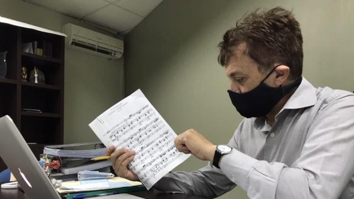 A Dante le encanta la idea de que las clases sean presenciales, pero la condición vulnerable de sus alumnos lo impide.