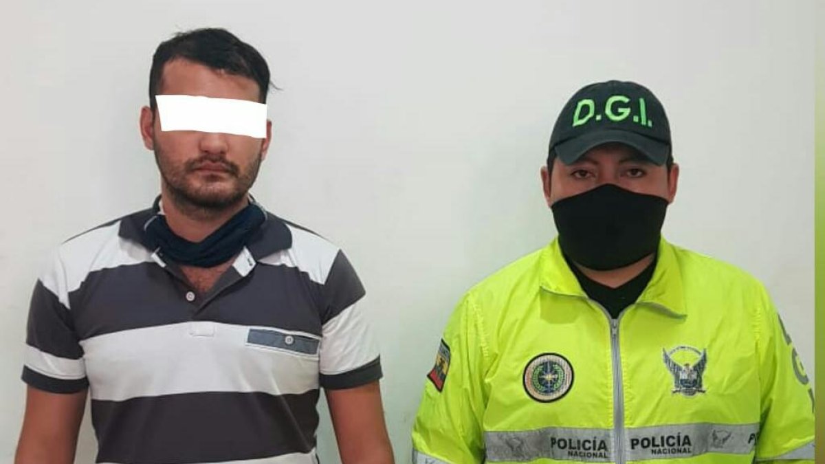 La detención de Lara fue confirmada por la ministra Romo, vía Twitter.