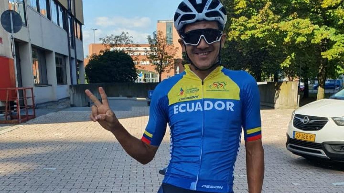 Richard Carapaz ya entrena en Italia para ser uno de los tres representantes del país en el Mundial de ciclismo.