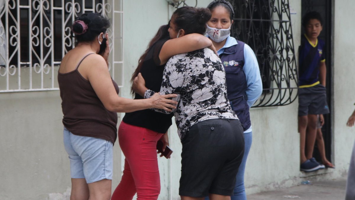 Familiares y amigos estaban consternados por el crimen ocurrido la noche del domingo.