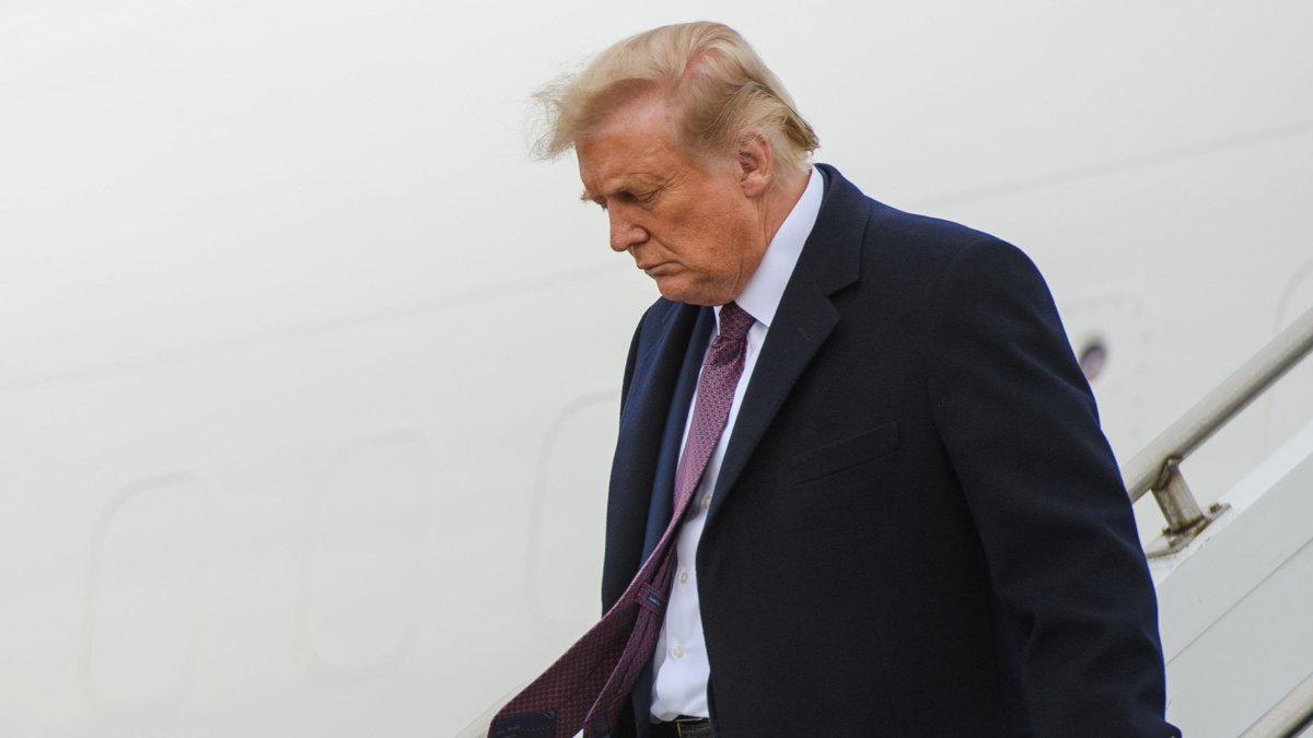 El mandatario habría contraído la enfermedad porque no usaba mascarilla y tampoco lo hacía su asesora, quien días anteriores dio positivo.