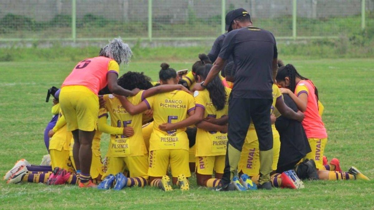 Las ‘peladas’ golearon 8-0 a Siete de Octubre en la fecha 4. Con una victoria más aseguran la clasificación a la segunda etapa.