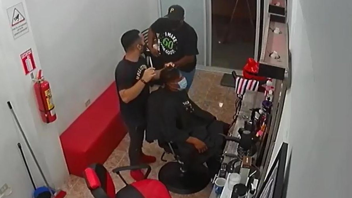 El hecho ocurrió en una peluquería ubicada en la ciudadela Sauces 6, al norte de la urbe porteña.