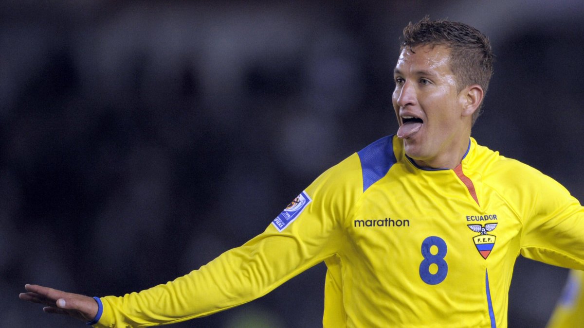 Patricio Urrutia disputó el partido de eliminatorias al Mundial de Sudáfrica 2010, cuando Ecuador igualó 1-1 ante Argentina, en Buenos Aires, en 2008.