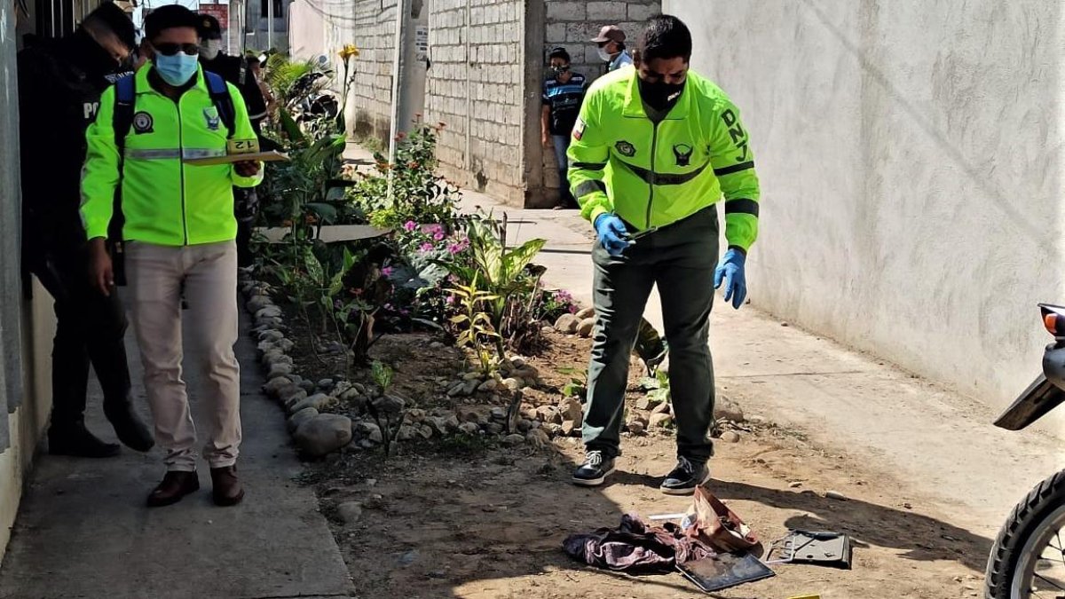 La policía realiza las investigaciones sobre este atraco.
