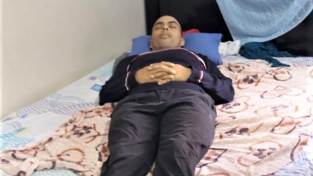 Cerca de 300 personas se llevaron el cuerpo de la clínica para trasladarlo a su casa.