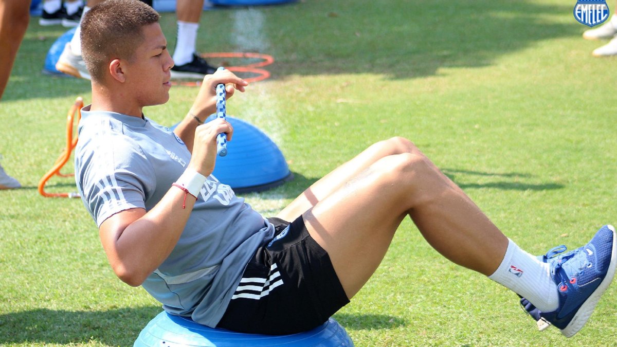 Marlon Mejía estará en la defensa azul junto a Leguizamón, en el duelo con Orense