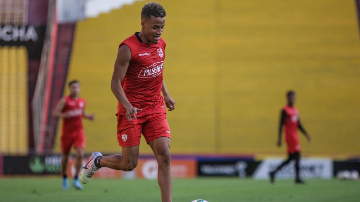 Byron Castillo estará en la zaga amarilla ante Delfín.