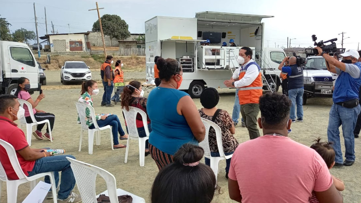 Líderes comunitarios de Monte Sinaí participan junto a Rommel Salazar y técnicos del Servicio Nacional de Gestión del Riesgo en temas de prevención.