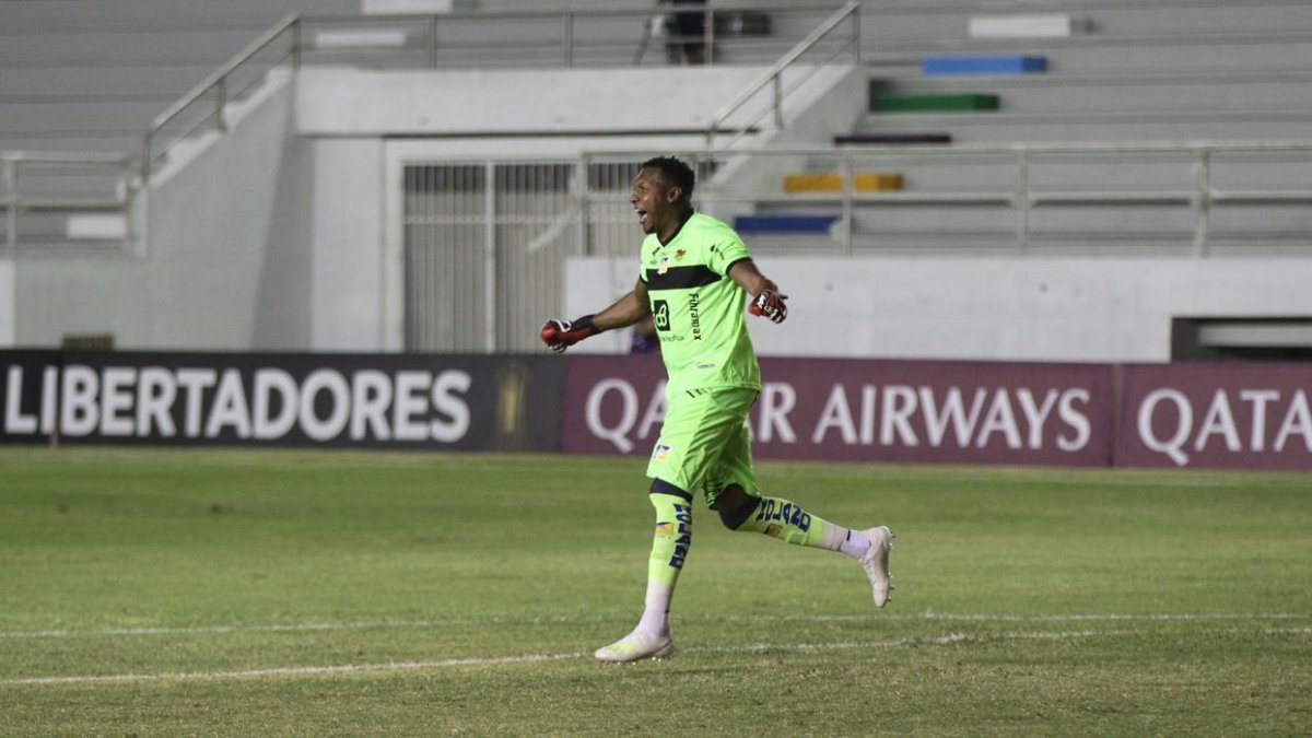 Máximo Banguera, un ex Barcelona que ahora juega en Delfín