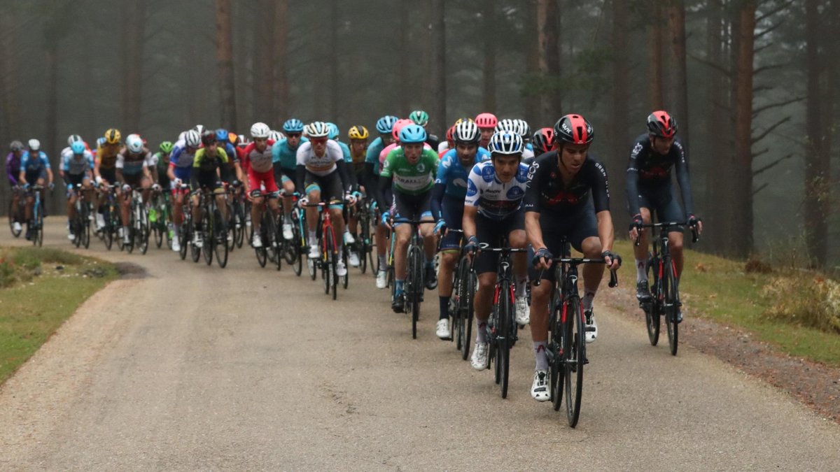 Richard Carapaz cuenta con el apoyo y protección de sus compañeros del Ineos Grenadiers, al ser el líder del equipo.