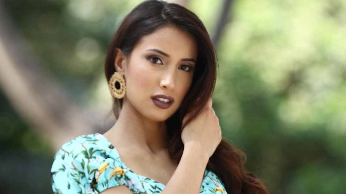 Le gustan los estampados florales.